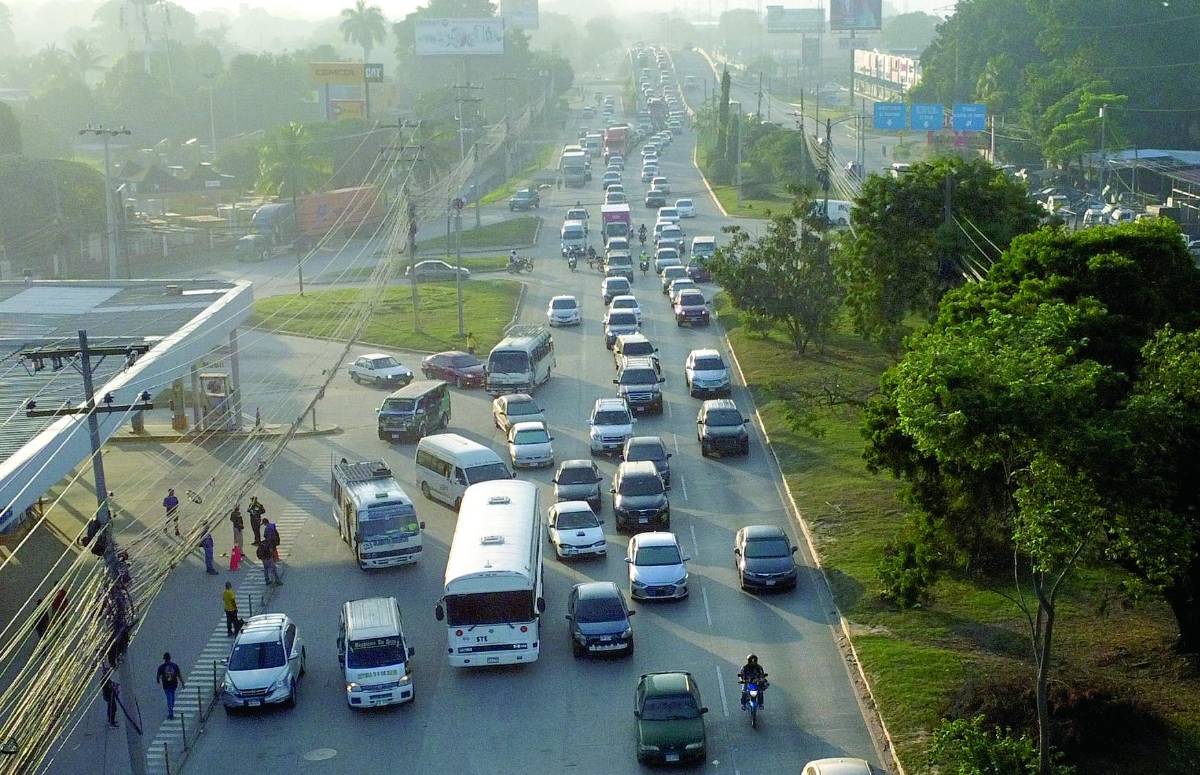 Crece parque vehicular, pero no hay mejora en el transporte