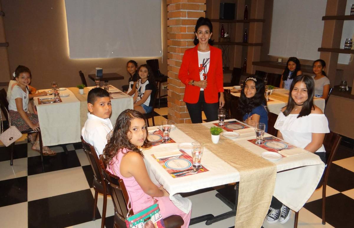 Los niños deben aprender Etiqueta y Protocolo para ser más exitosos