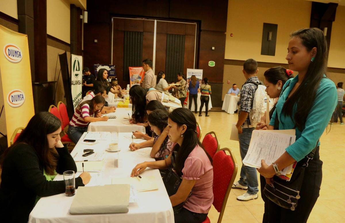 Más de 2,600 plazas ofertarán empresas del Valle de Sula en feria de empleo