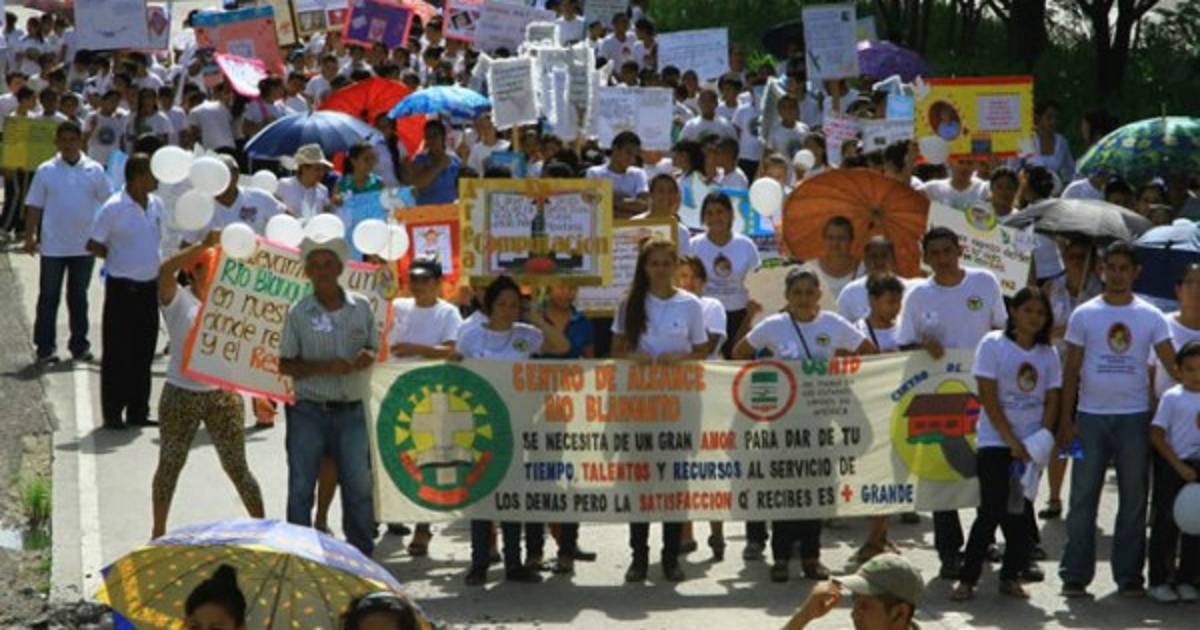 Ciudadanos marchan para pedir paz y respeto por la vida de las personas