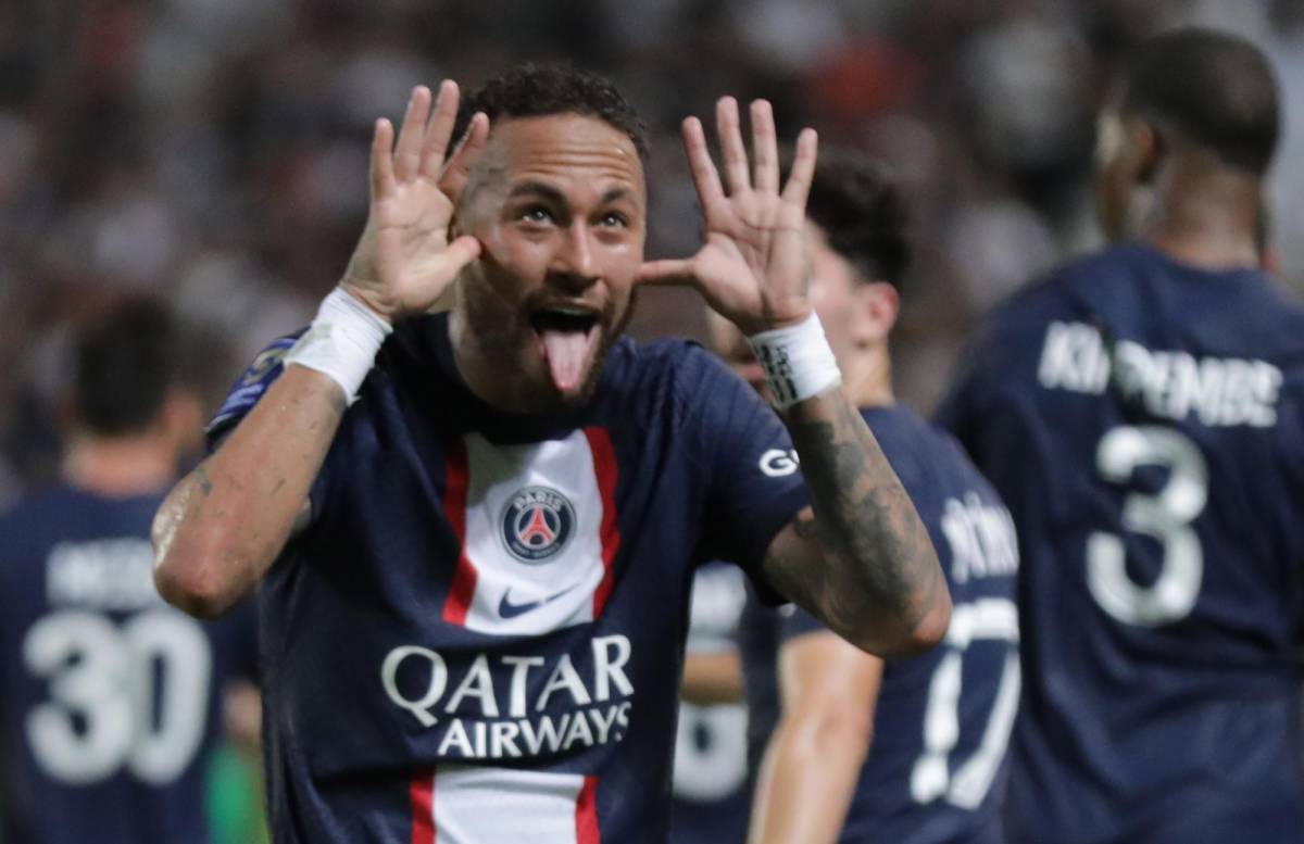 Neymar marcó un doblete y así festejó su primer tanto en la final.