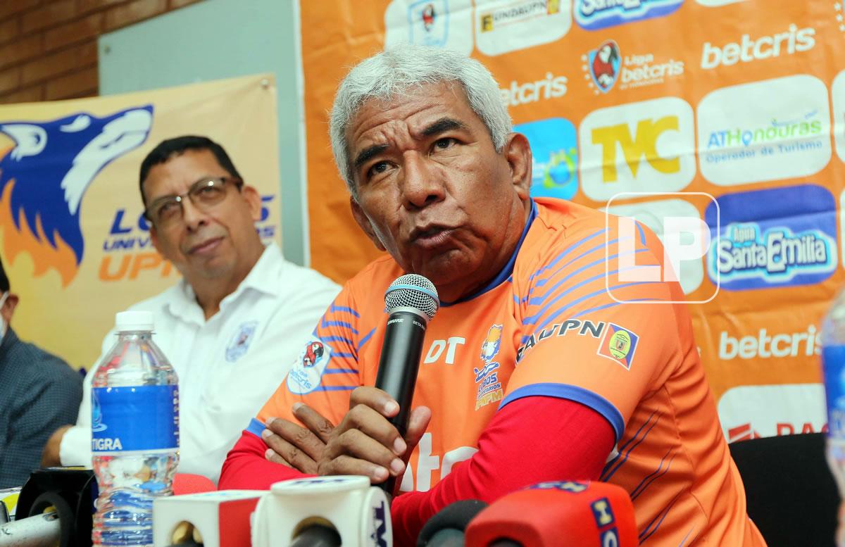 El entrenador hondureño brindó su primera conferencia de prensa como DT de la UPN.