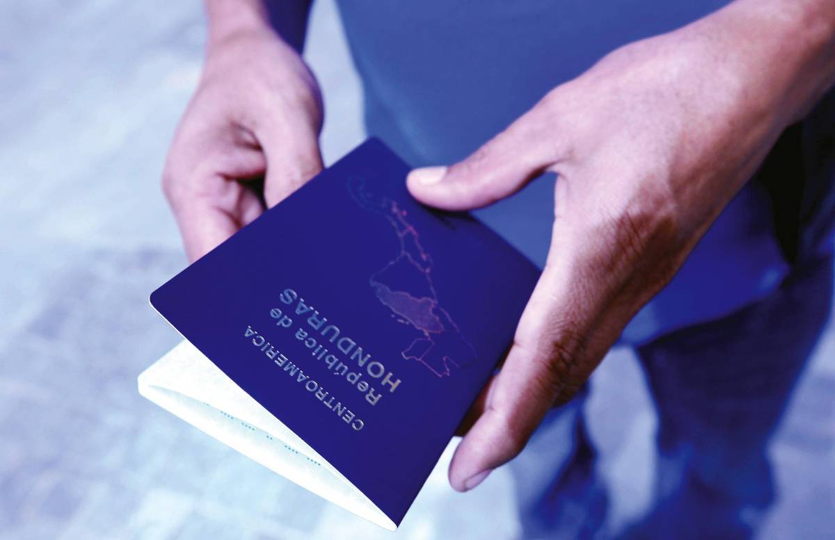 El nuevo pasaporte electrónico se adquirió mediante compra directa