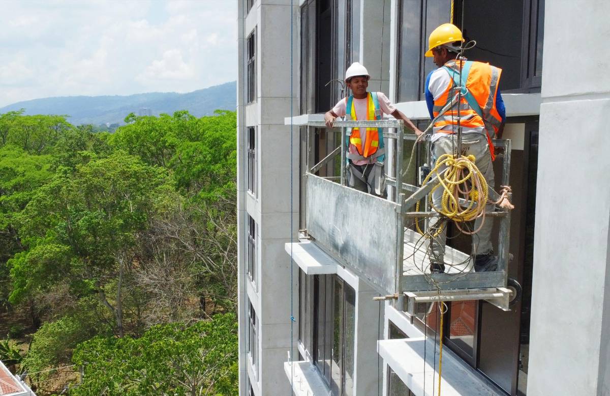 Preocupa fuga de profesionales a EUA, México y España