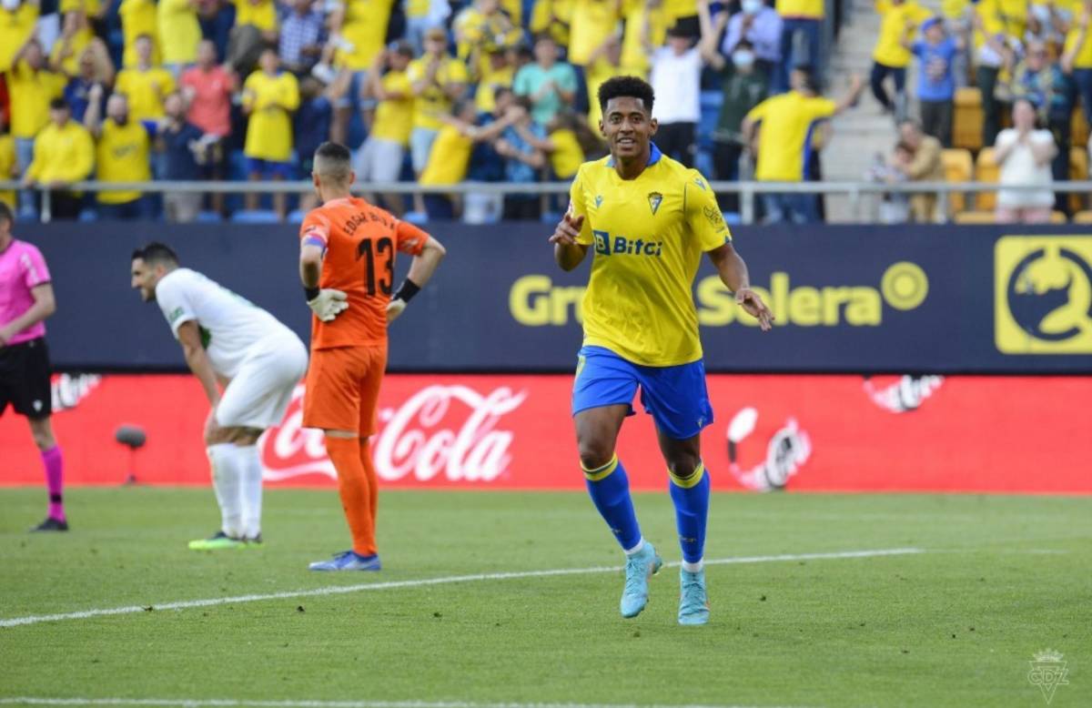 El festejo de Antony Lozano tras anotarle al Elche.