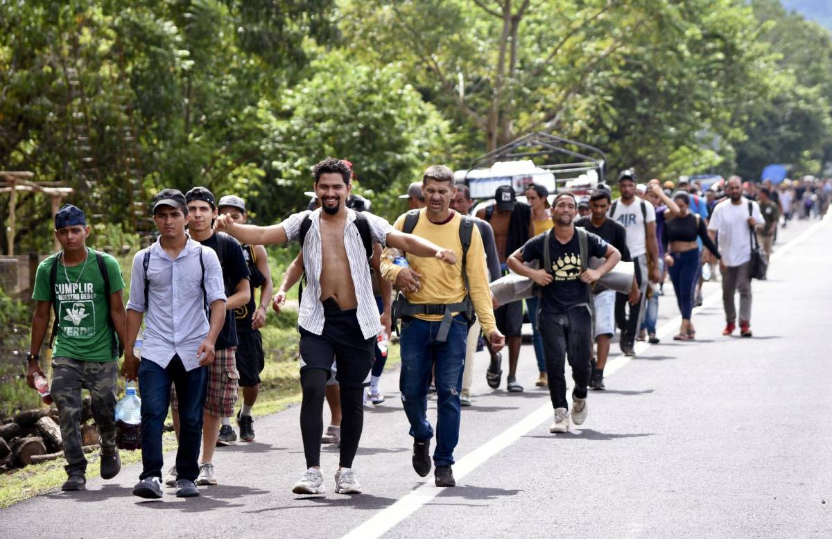 Migrantes venezolanos salieron en una nueva caravana desde el sur de México hacia EEUU la semana pasada.