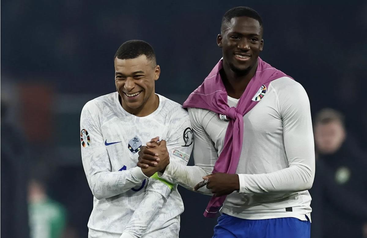 Konaté y Mbappé han sido compañeros en la Selección de Francia.