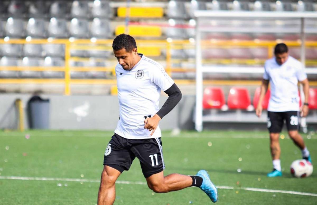 Roger Rojas es dado de baja en el Sporting FC de Costa Rica y se conocen las razones de su separación