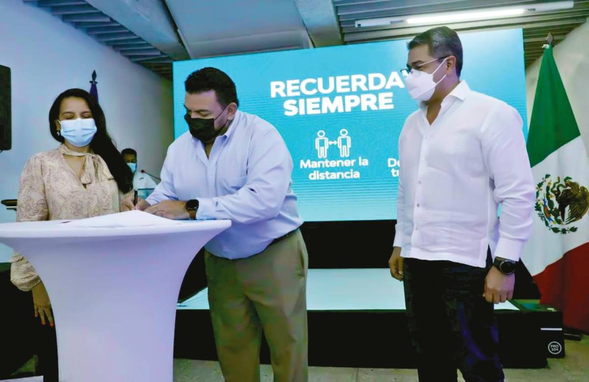 En un acto celebrado ayer en el aeropuerto sampedrano, el presidente Juan Orlando Hernández junto a ministros y autoridades de Ehisa destacaron los logros que ha obtenido esta empresa durante su primer año a cargo de los aeropuertos de San Pedro Sula, Roatán y La Ceiba.