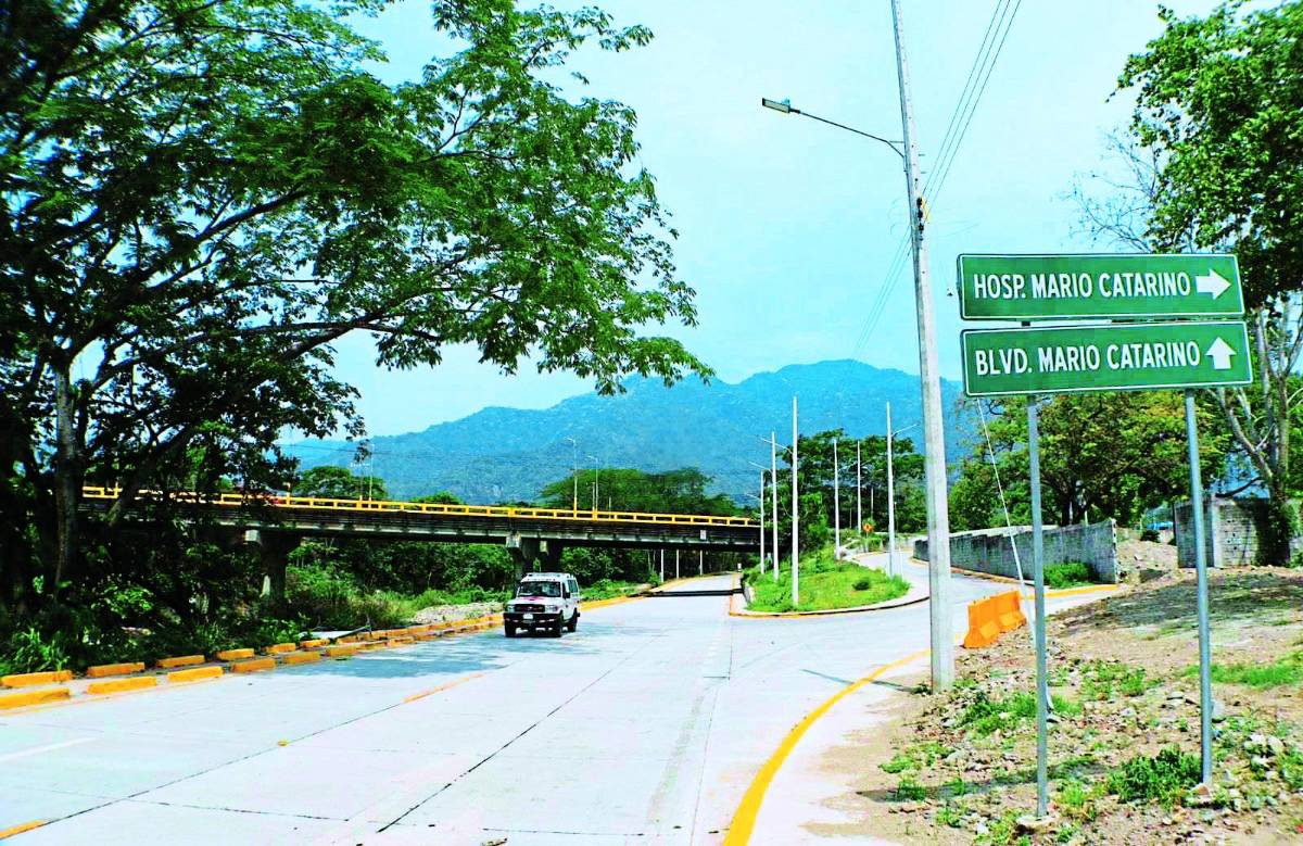 Pavimentan bordo en Río de Piedras