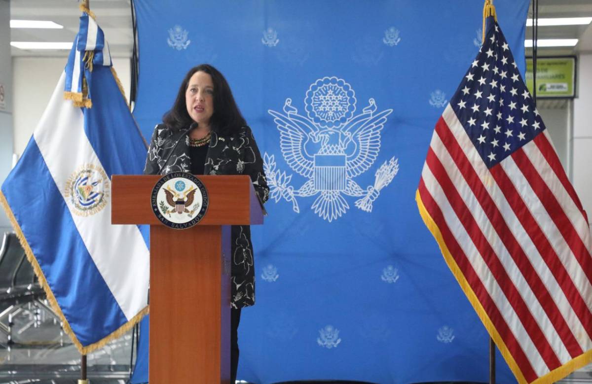 El Salvador y EEUU no tienen relaciones “sólidas”, afirma diplomática