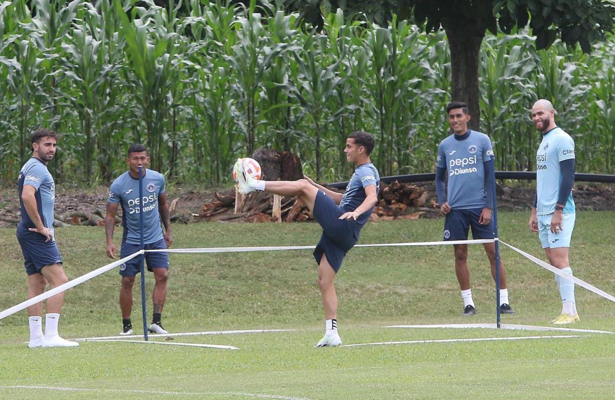 Entrenamiento de Motagua previo a su debu en el Apertura 2023.