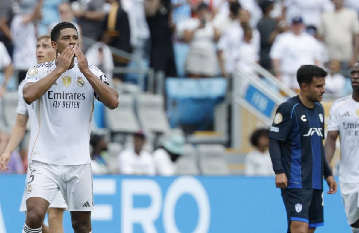 Real Madrid- Pachuca: Enfado de Xabi, mofa a Vinicius y polémico gesto de árbitro