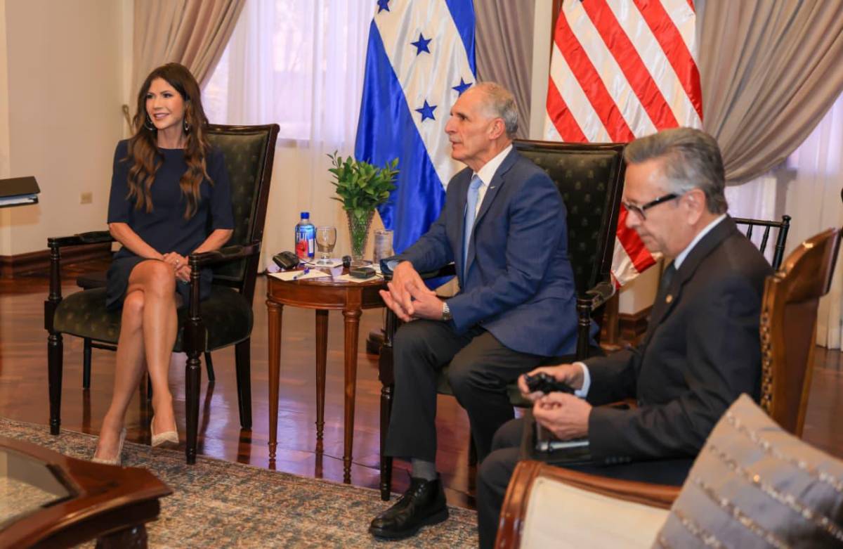Así fue el encuentro de Nasry Asfura con Kristi Noem
