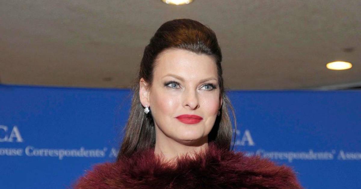Linda Evangelista reveals that she can no longer look in the mirror