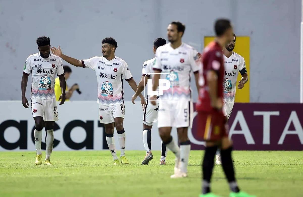 Johan Venegas hizo el segundo gol del Alajuelense contra el Real España.