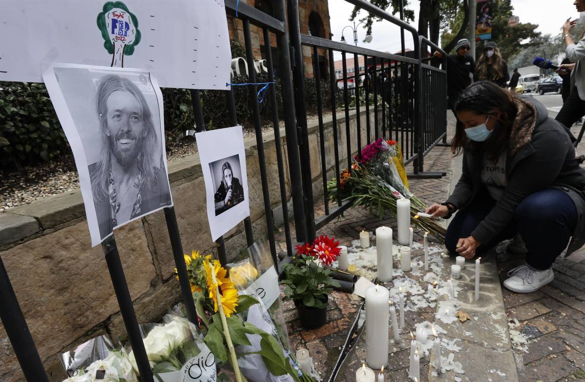 Seguidores de Foo Fighters homenajean a Taylor Hawkins con emotiva despedida en Bogotá