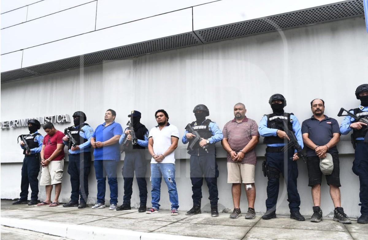 Los siete detenidos hoy en varios operativos.