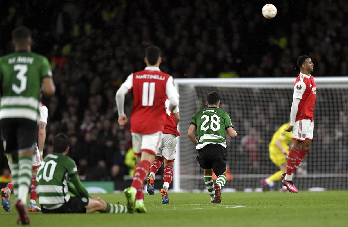Pedro Gonçalves disparó desde medio campo y marcó un golazo ante Arsenal.