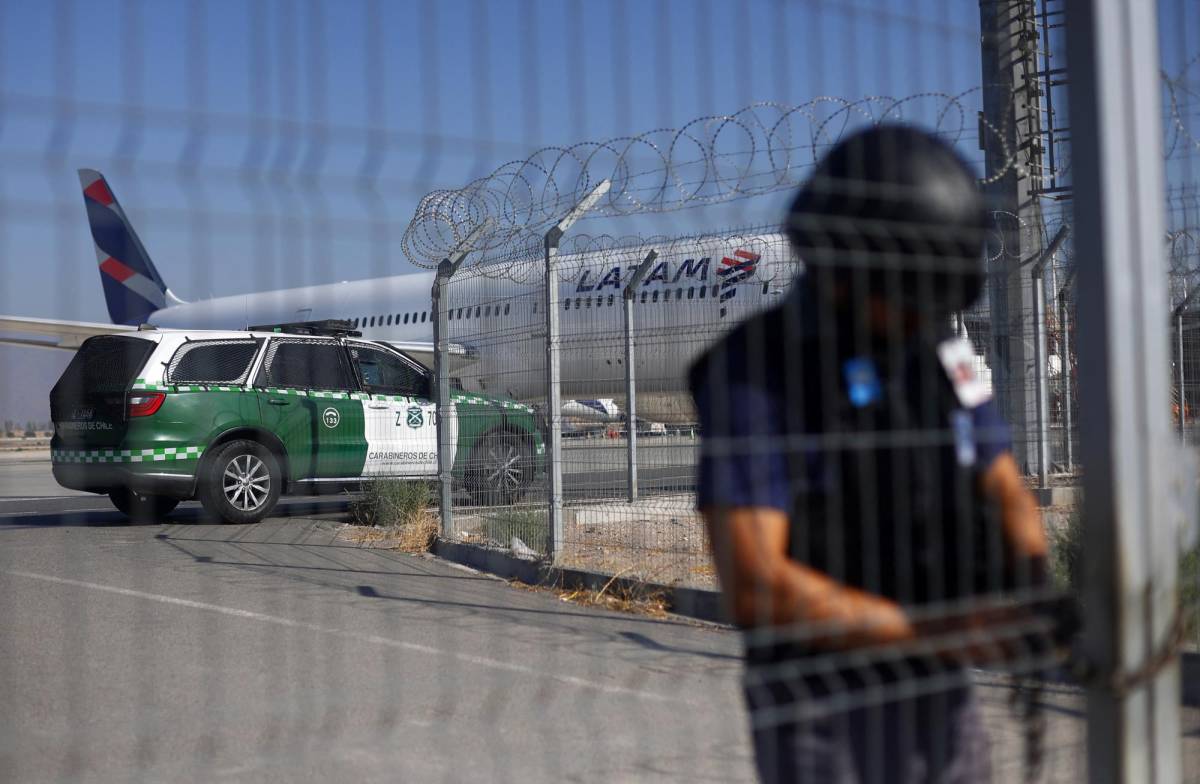 Dos muertos en el robo frustrado de 32,5 millones de dólares en aeropuerto de Santiago