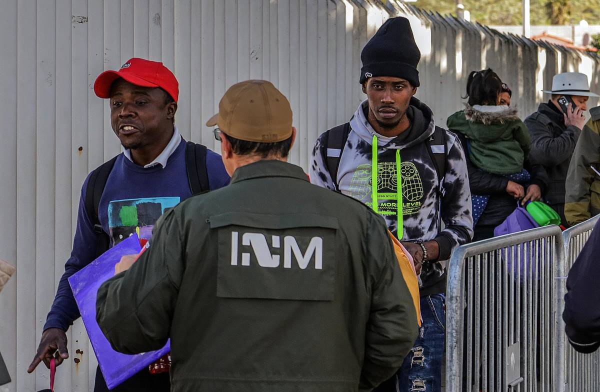 Política migratoria de EEUU mantiene en vilo a migrantes varados en México