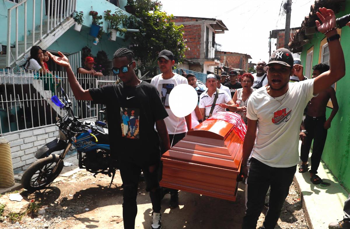 Asesinan en discoteca a hermano de futbolista mundialista