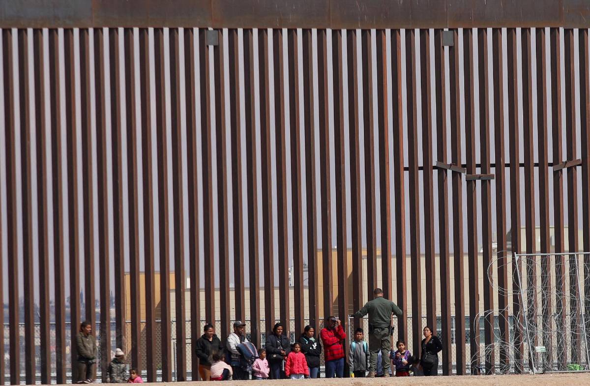 Corte de Texas respalda un programa migratorio humanitario de Biden