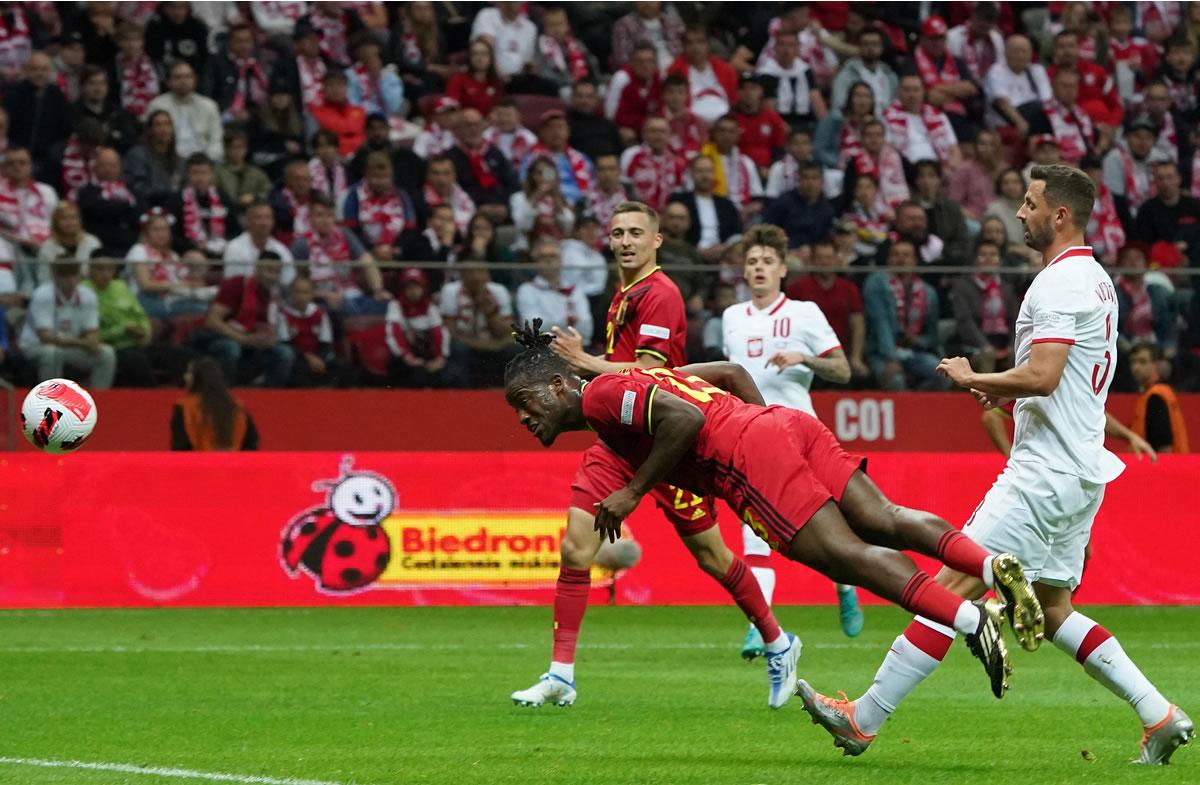 Así marcó Michy Batshuayi el gol del triunfo de Bélgica.