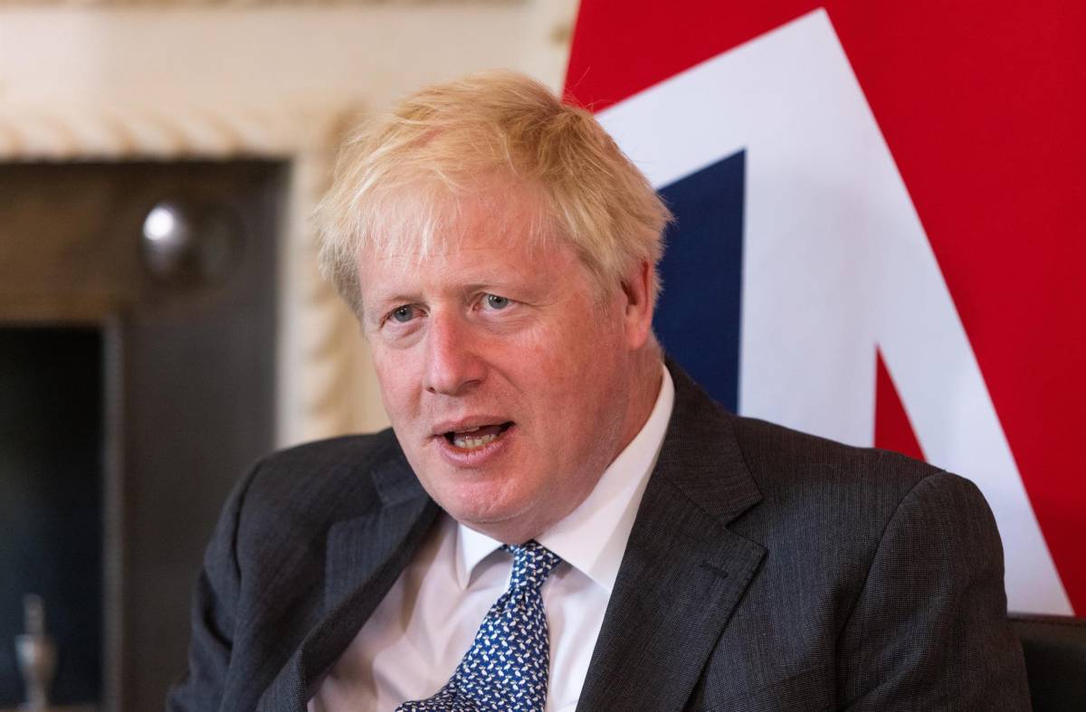 Hospitalizan al primer ministro británico, Boris Johnson