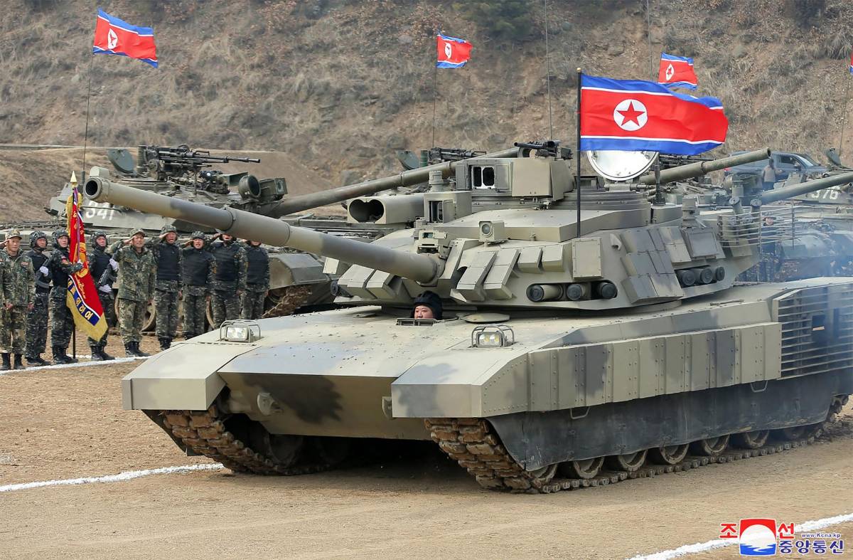 Medios norcoreanos divulgaron imágenes del tanque conducido por Kim Jong Un.