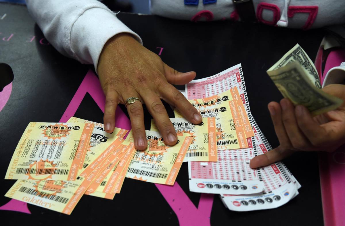 Un solo ganador en EEUU se lleva premio récord de 2,040 millones en lotería