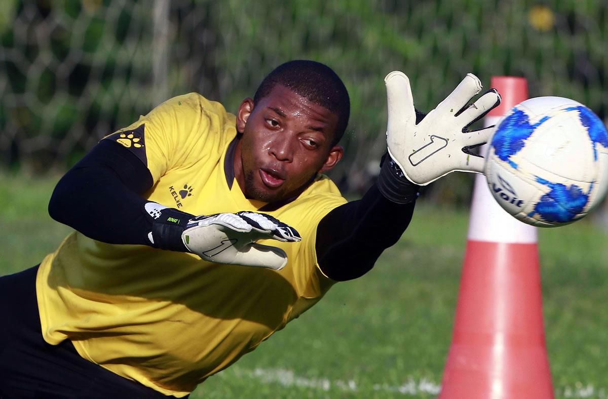 Luis ‘Buba‘ López quiere salir al extranjero, de no conseguirlo, seguiría en el Real España.