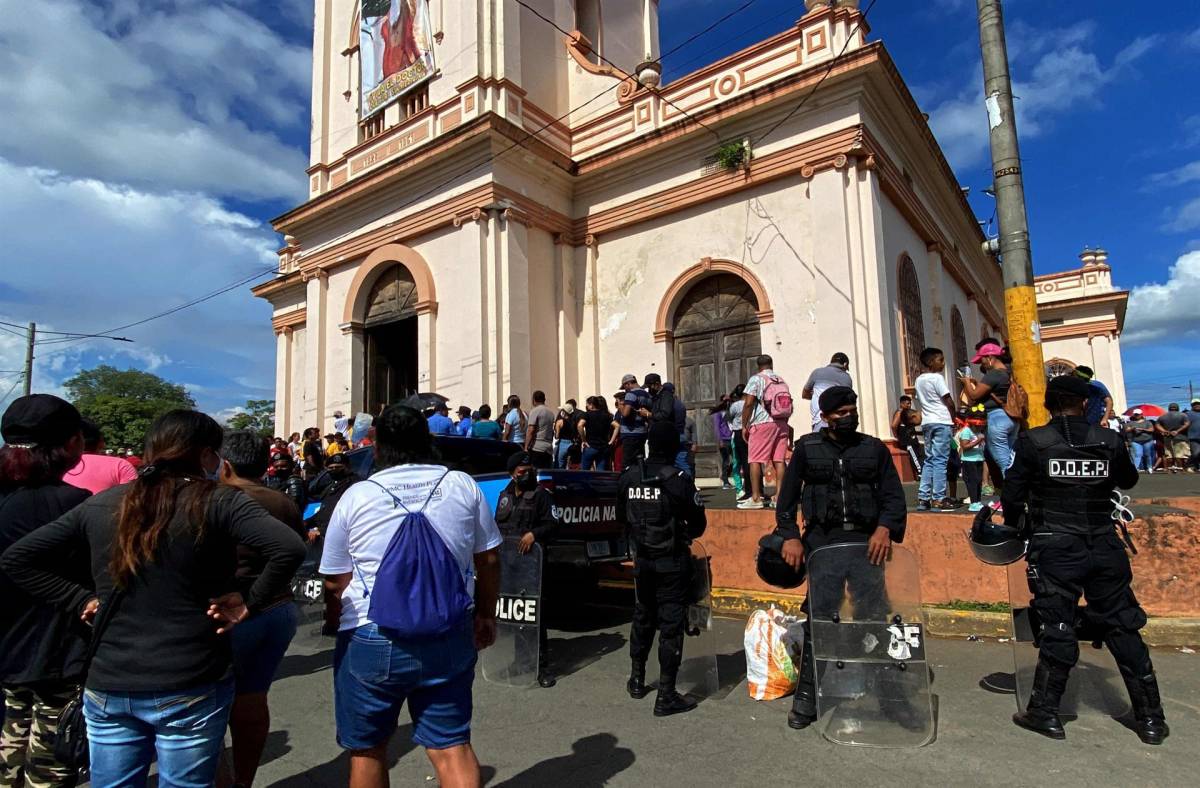 La Policía de Nicaragua prohíbe procesiones y conmemoración de la Biblia