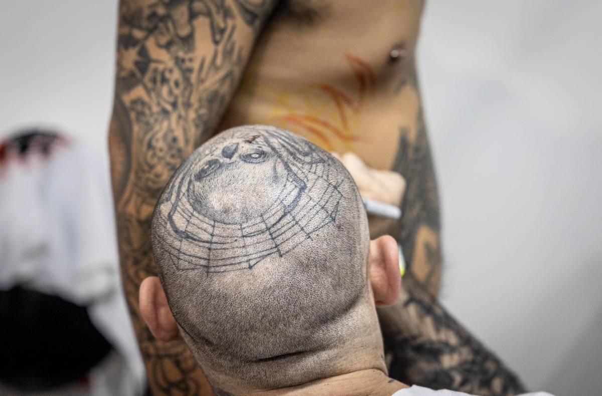 Más de 100 tatuadores de América exhiben su arte en Guatemala