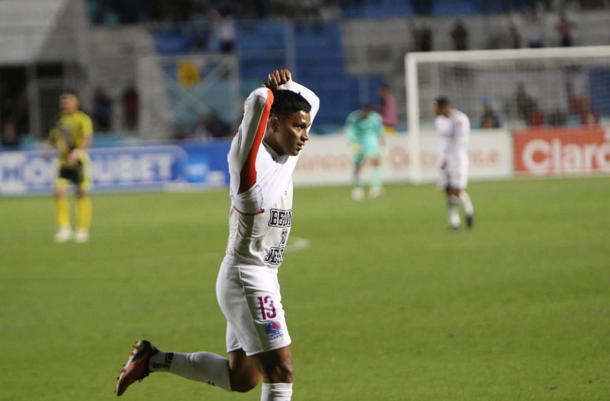 Moya ingresó y marcó el definitivo 2-0 del Olimpia ante Génesis.