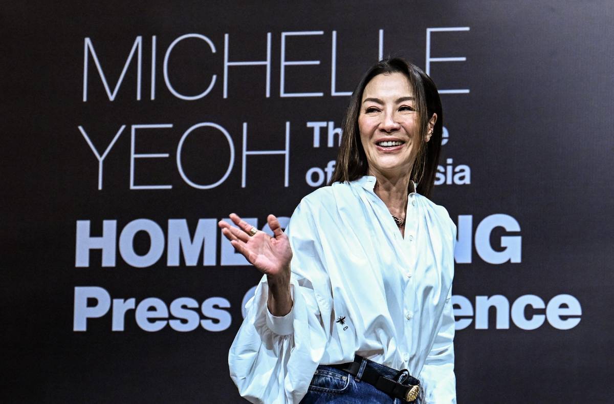 Michelle Yeoh insta a mujeres a no dejarse “encasillar”