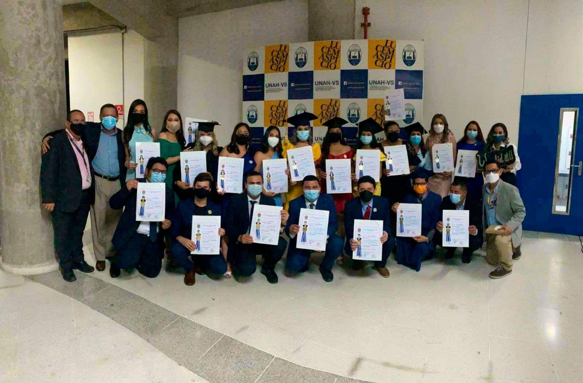 Celebran por su logro académico