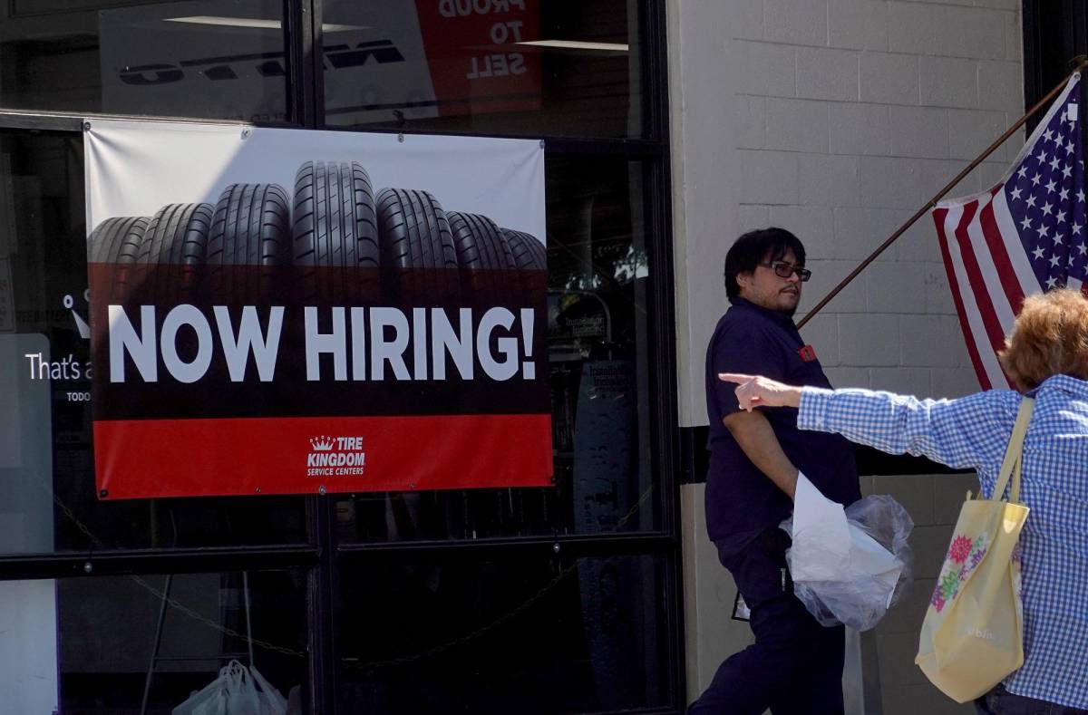 Renuncias masivas de trabajadores en EEUU rompen nuevos récords