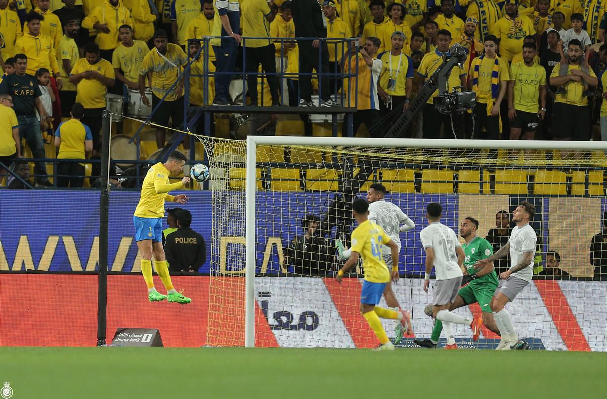 Cristiano Ronaldo marcó de cabeza uno de sus goles ante Al Taee.