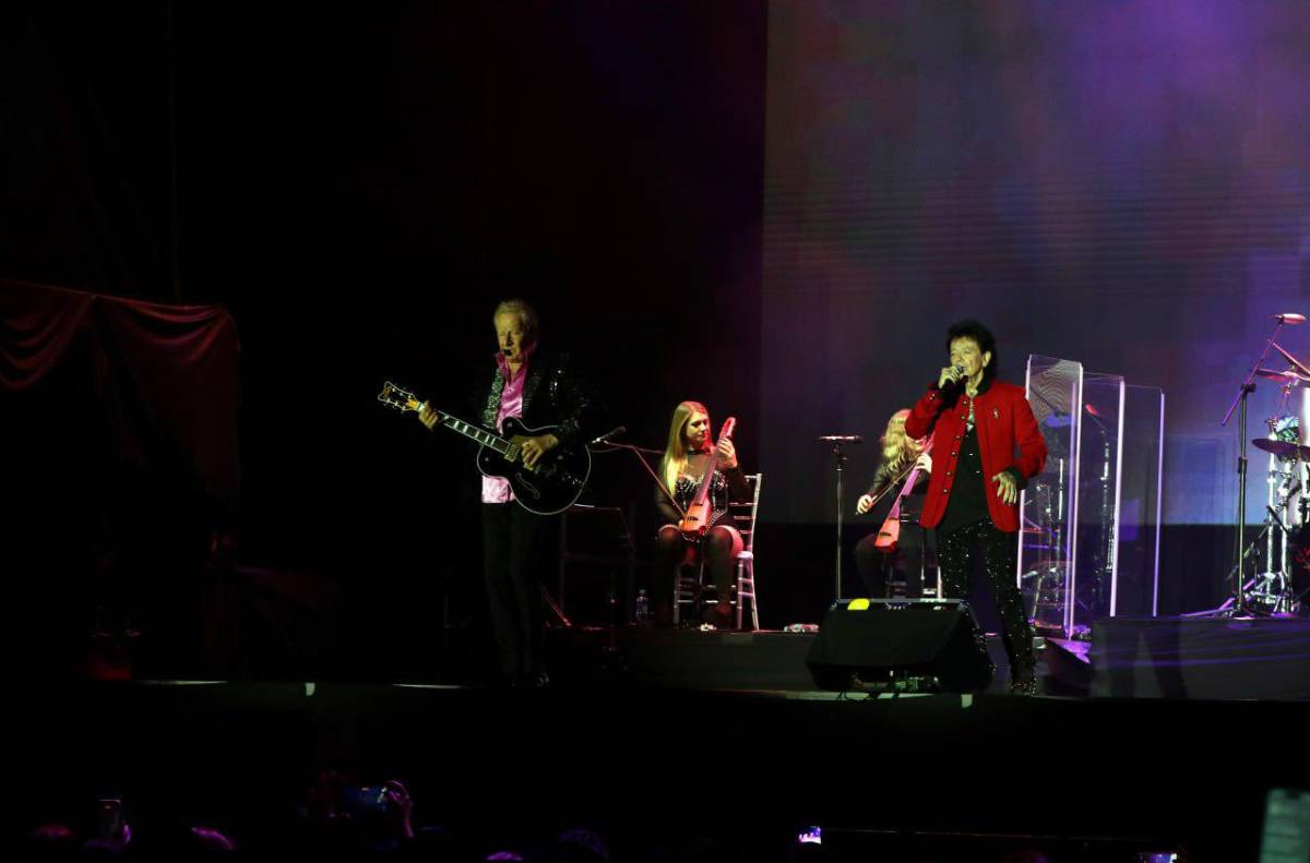 Air Supply festeja 50 años de clásicos y romance con sus fans hondureños
