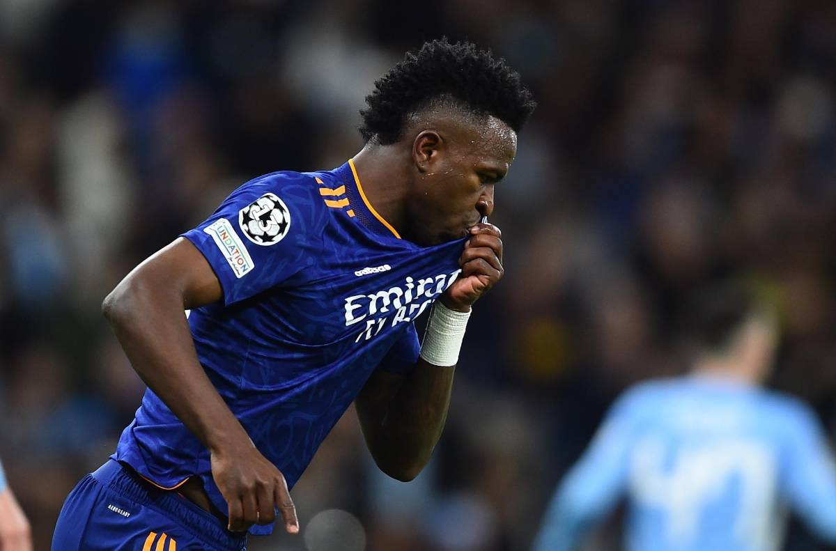 Vinicius besó el escudo tras marcarle al Manchester City.