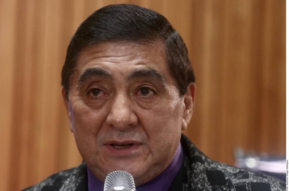 Hospitalizan al actor mexicano Carlos Bonavides