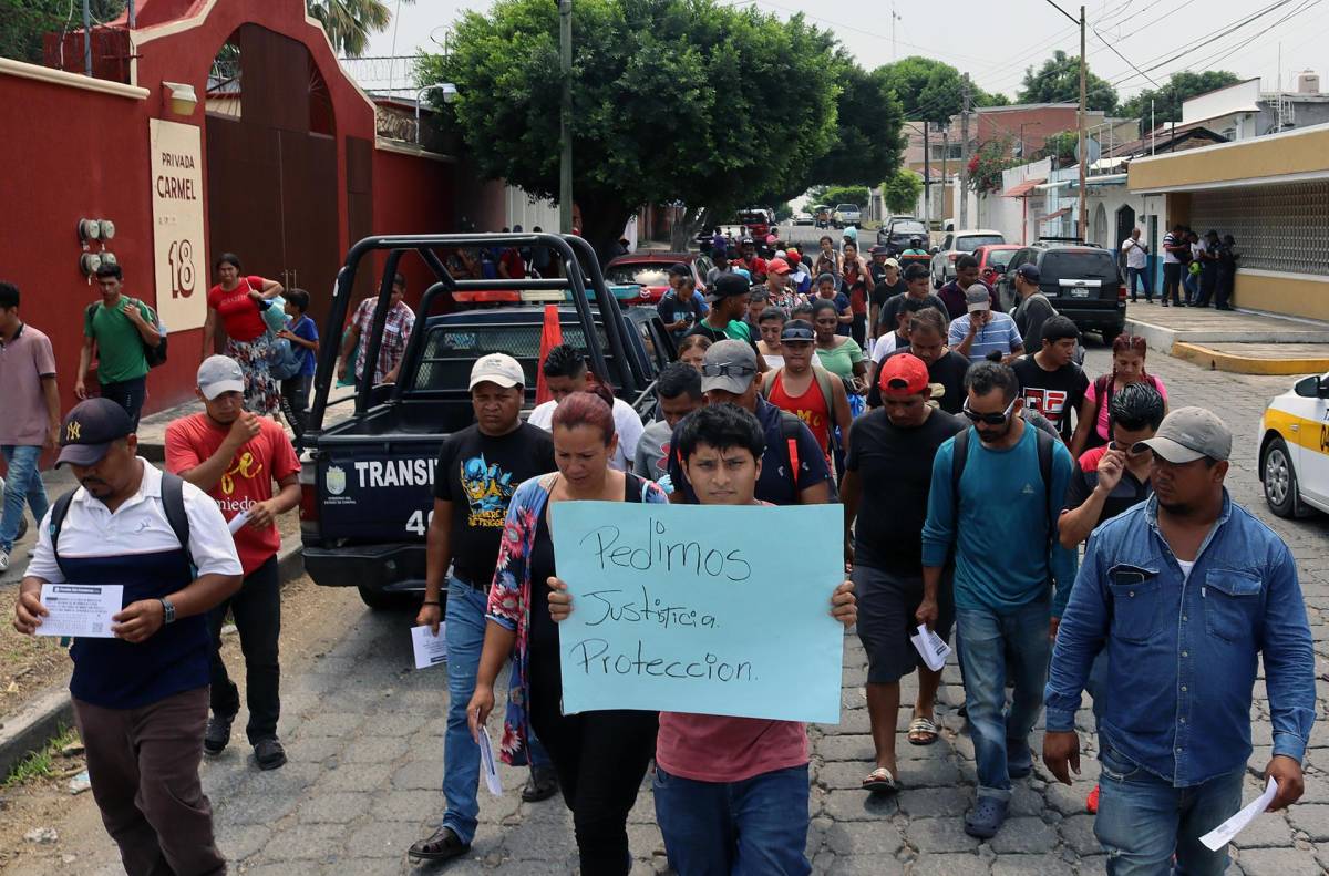 Miles de migrantes salen en “viacrucis” del sur de México hacia la capital