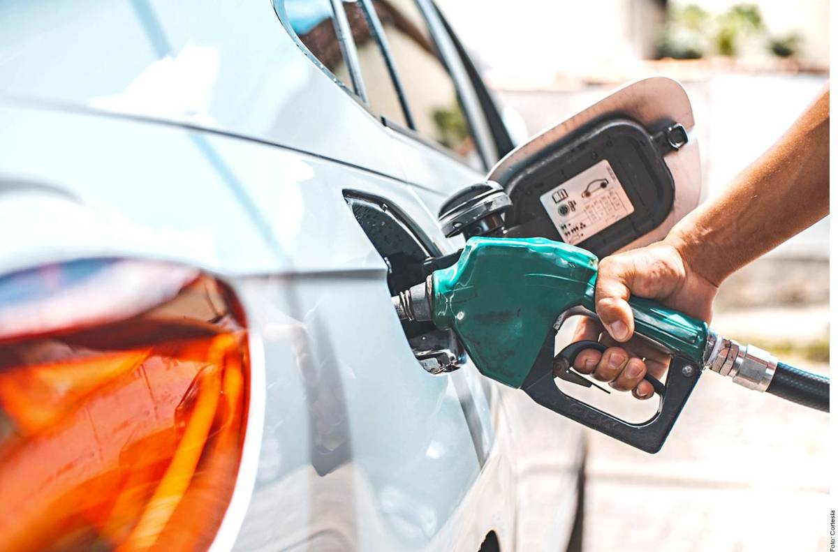 Nunca permitas que tu auto se quede en “empty” para recargarlo de combustible.