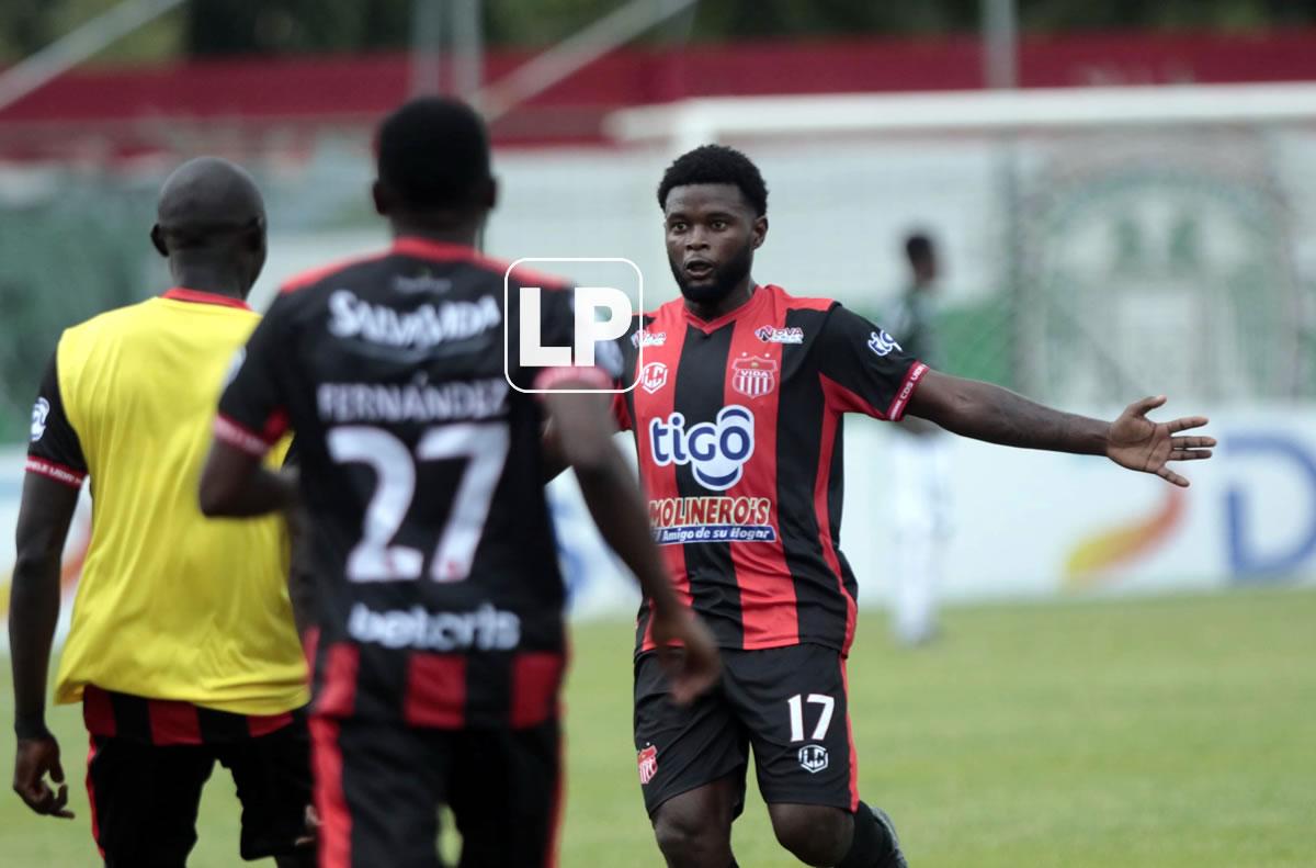 Elison Rivas no podía creer el golazo que le salió ante el Marathón.