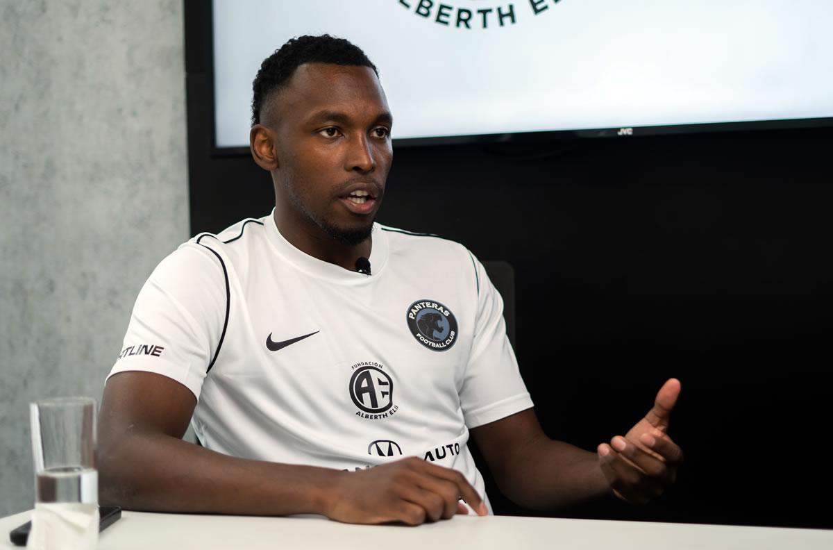 Alberth Elis cuenta impactante testimonio en una iglesia en Honduras