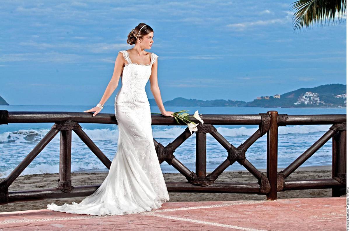 El encaje sigue siendo un favorito, pero este año se presenta con patrones más audaces y detalles innovadores que le dan un giro moderno al clásico encaje.