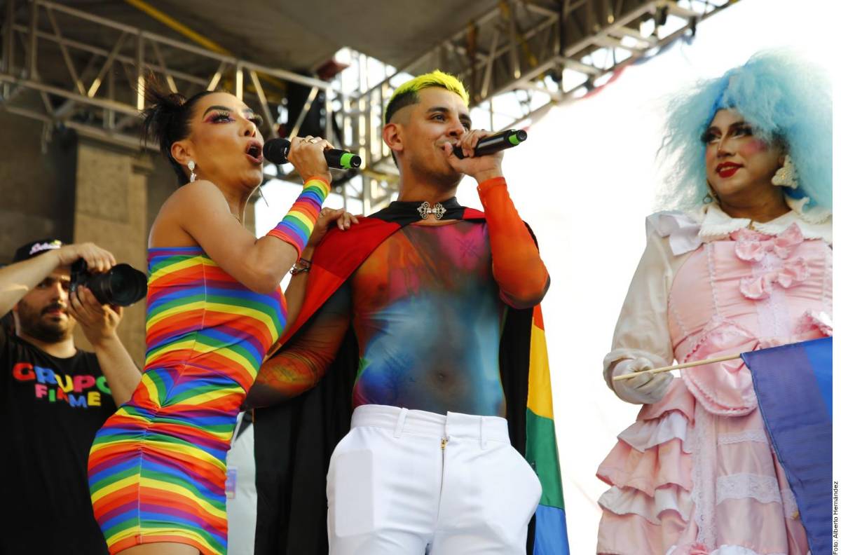 Jhonny Caz estaba tan contento que no perdió la oportunidad de tomarse un shot de tequila frente al público.