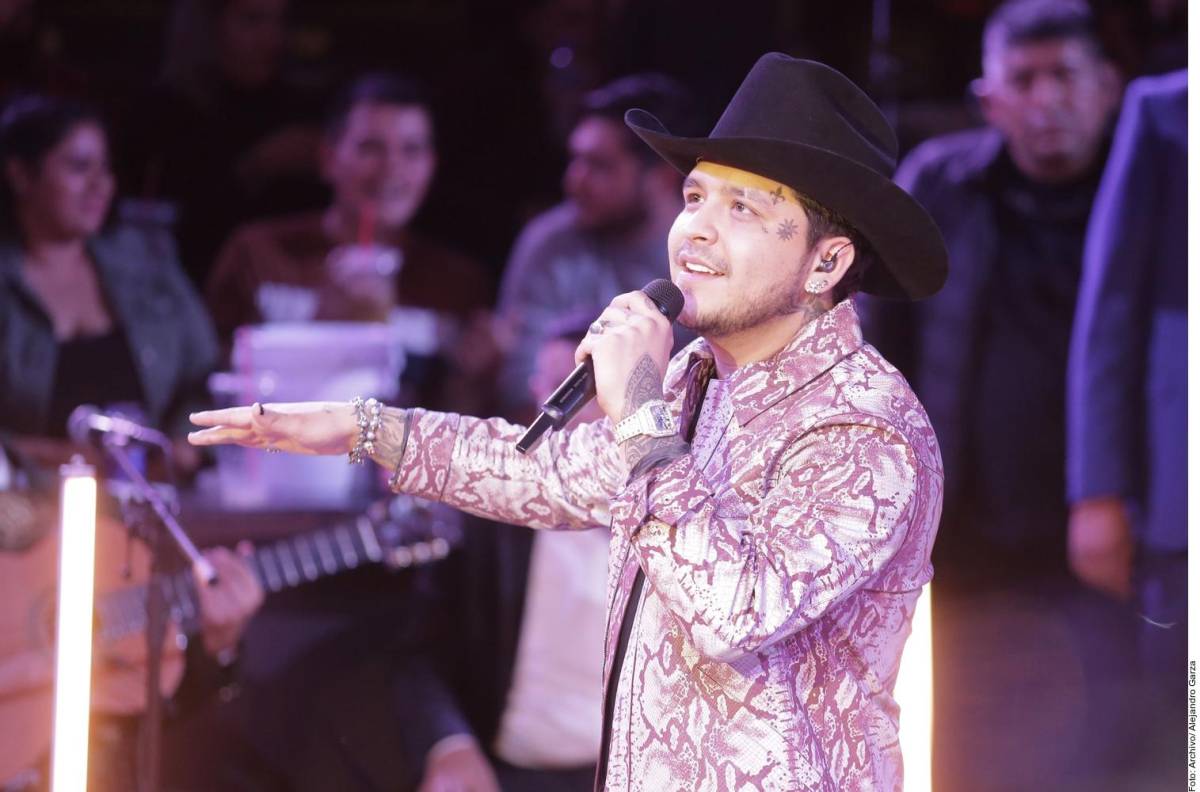 Christian Nodal quiere quitarse los tatuajes de su rostro