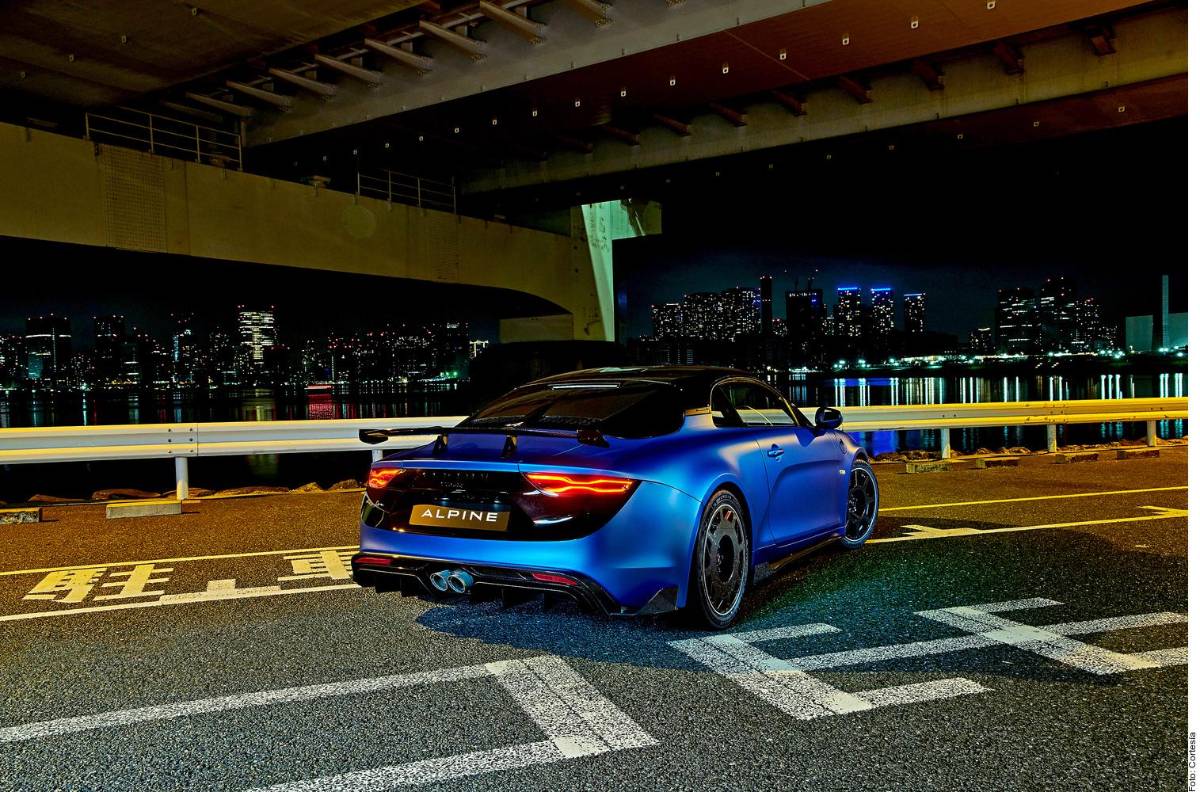 Del A110 R edición especial solo se fabricarán 32 autos, conmemorando las victorias de Alonso en la F1.